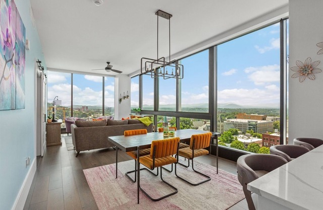 Endless Sunset Retreat | 10th floor Condo in Downtown, Panoramic Mountain Views