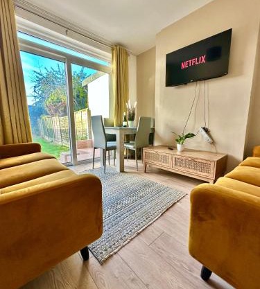 Enfield Contractor Base With Games Room