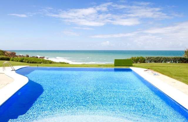 England House with Pool