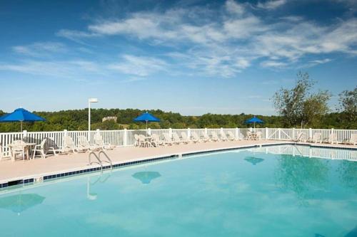 Enjoy 1000 acres of rolling hillside on this equestrian themed resort 1BD condo