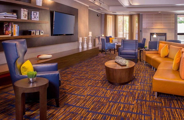 Enjoy a Hassle-Free and Suiting Stay! 3 Convenient Units, Free Parking, Pool