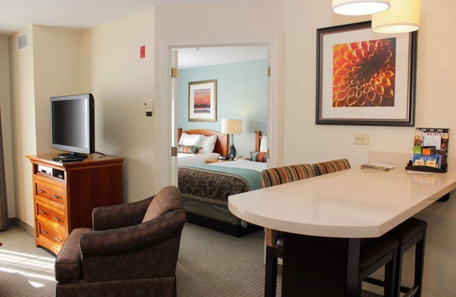Enjoy a Hassle-Free Stay! Close to Orchards Park West, w/Free Breakfast, Pool!