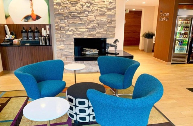 Enjoy an uncomplicated stay at our Highlands Ranch hotel.