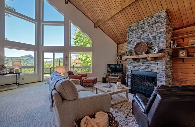 Enjoy Breathtaking Views in Sapphire - Happy Jack's Cabin