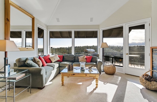 Enjoy Deschutes River Views from Beautiful 2-Bedroom Mt. Bachelor Village Condo!