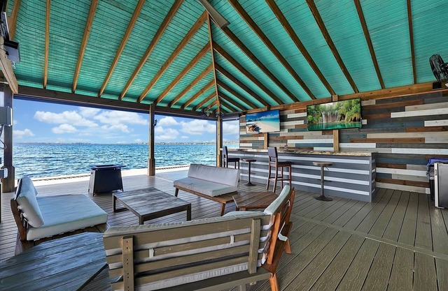 Enjoy lake life at The Dome for remote work, triathlons, or Disney! Relax& Enjoy