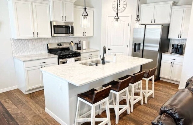⭐️Enjoy Las Cruces at this Farmhouse Home w/3 BR