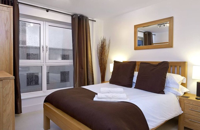 Enjoy Panoramic Views at Modern One-bedroom Apartment in Central Basingstoke