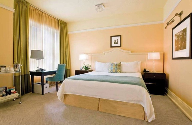 Enjoy Portland's Best Attractions from a Downtown Hotel! Pet-Friendly!