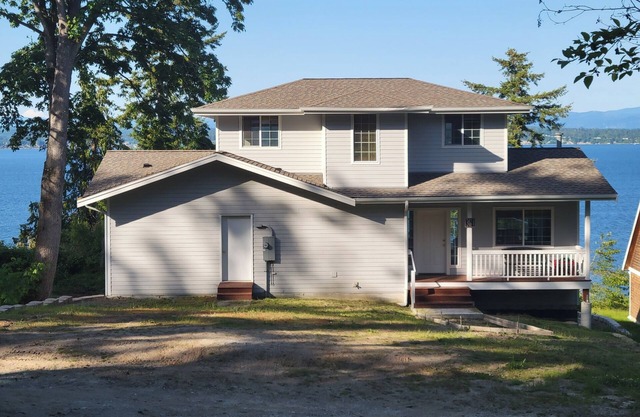 Enjoy Private Island Experience Breathtaking Bluff Soundview House in Hat Island