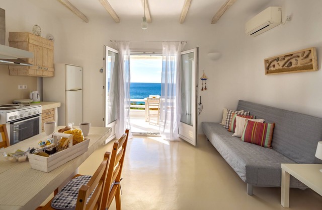 Enjoy your stay at Karystos Villas with a wonderfull view over the sea!