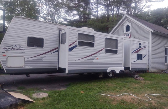Enjoyable RV with AC in Edmeston