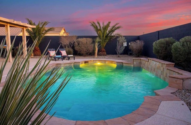 Entertainment 5BR Haven - Hot tub, Pool + Games!