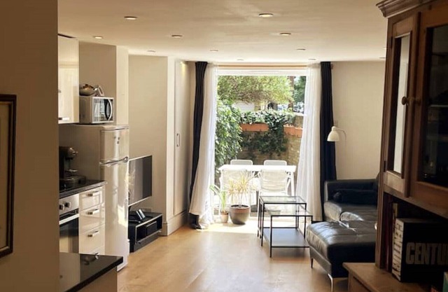 Entire 2Bedroom Flat with Garden