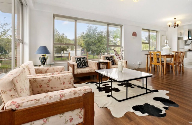 Entire 5 bedrooms character townhouse in Newmarket (Central Auckland)