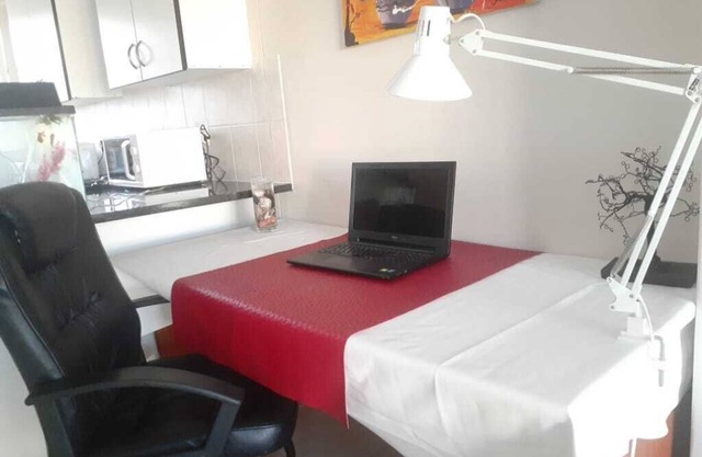 Entire Apartment @Menlyn Place, in Menlyn Maine