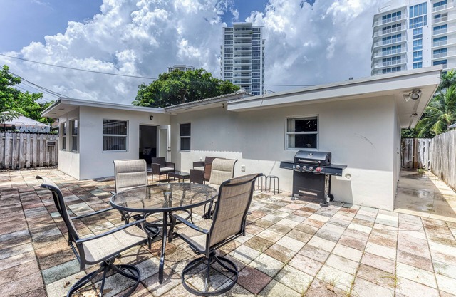 Entire BEACH HOUSE on Ocean Blvd Fort Lauderdale!