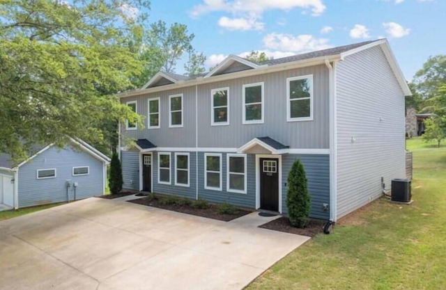 Entire Duplex 6 King Beds Near Greenville