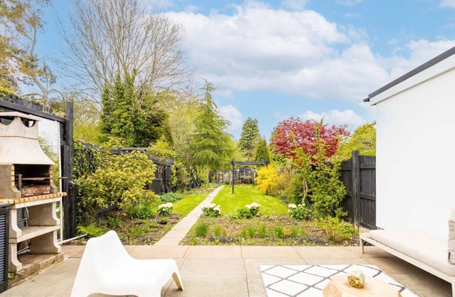 Entire House 5mins from chocolate factory, University, accessible to city centre