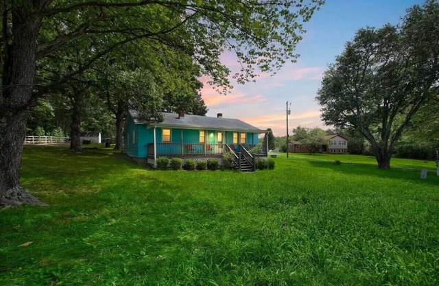 Entire house in Afton, VA. The Road House at Stumble Creek - 2 bedroom