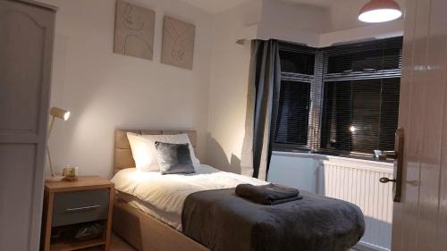 Entire House-Long Stays in Gloucester-Contractors- Families