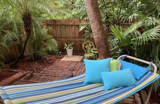 Entire Modern & Private Townhouse 1.5 mi to Busch Gardens, Moffitt & USF