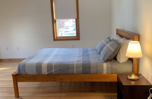 ENTIRE RENTAL UNIT SPACIOUS TWO BED WITH PARKING