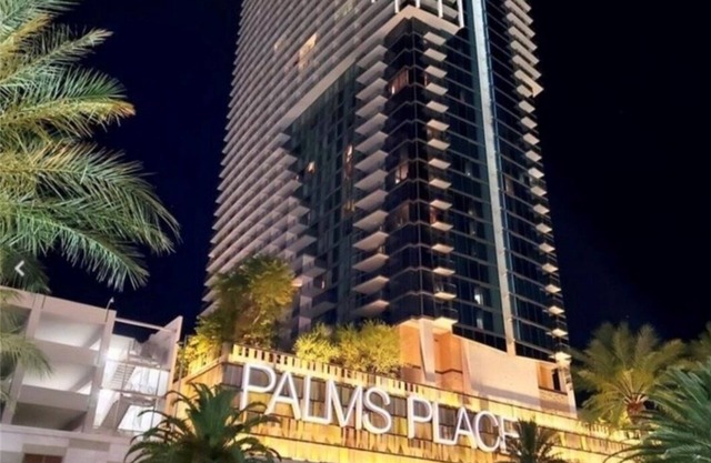 Entire Vegas King bed, balcony suite. Marble bath spa tub, 70"/55" smart TVs