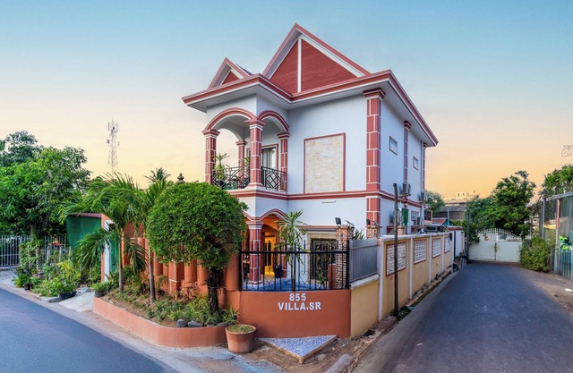 Entire Villa 4 Bed room with poolside+Breakfast himself+Free wi-fi