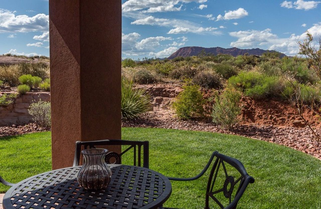 ENTRADA GATED STUNNING VIEWS Dog Friendly New Universal EV TESLA Charger