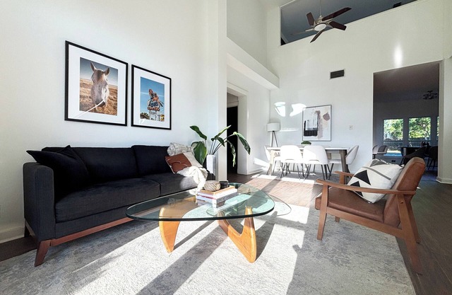 Epic Austin House - Large rooms, Game Room, Gym & more…