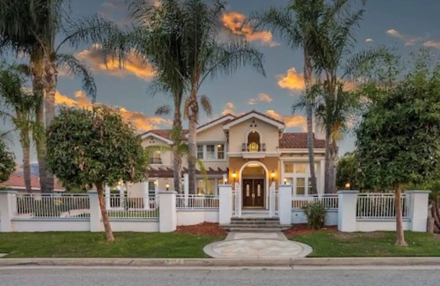 Epic Resort Near Disneyland w/Hot tub