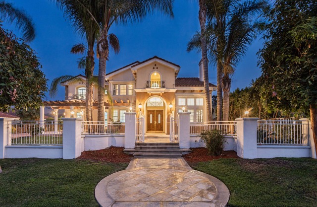 Epic Resort Style Palace w/Hot Tub