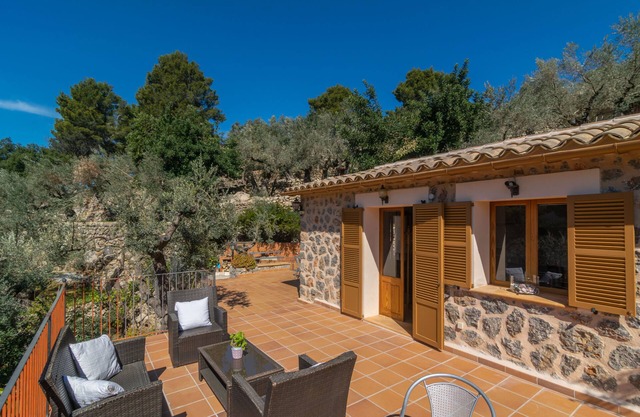 ES COLL D'EN PASTOR - Beautiful stone house with spacious terraces amidst the mountains. F