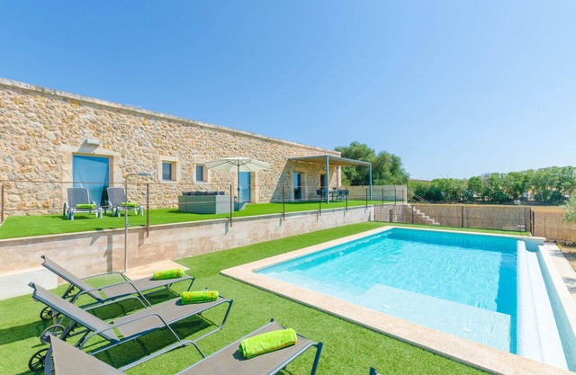 ES GASSONS - Villa with private pool in Maria De La Salut. Free WiFi