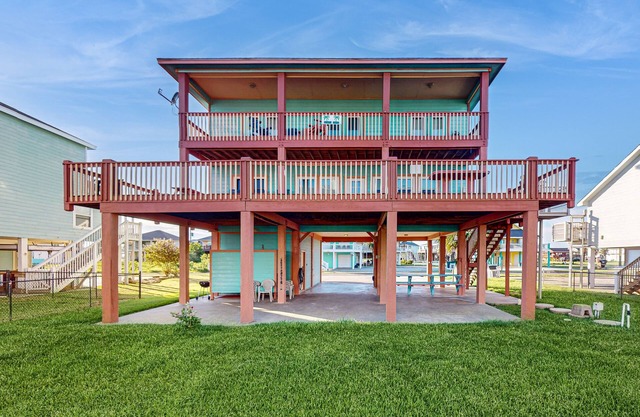 Escape | Ocean View l Large Deck | Sleeps 10