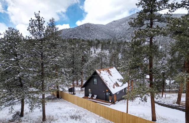 Escape to a Serene Mountain Getaway: Your Perfect Retreat Awaits in Evergreen CO