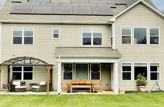 Escape to a Serene Oasis: Luxury by Lake Townsend