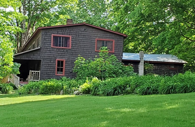 Escape to an Historic Lodge with Lake Dunmore at your feet!