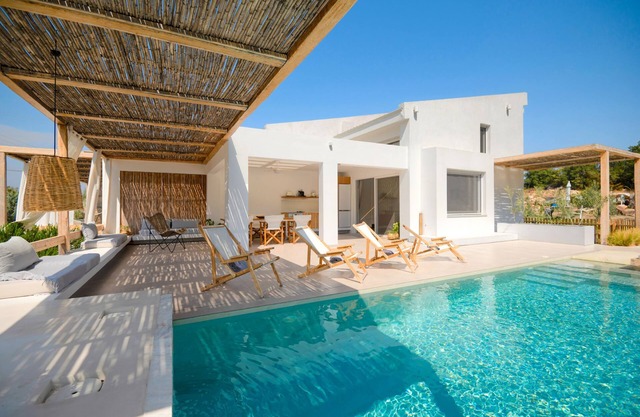 Escape to Aristi Ena, your hillside haven in Halkidiki’s stunning Olympiada