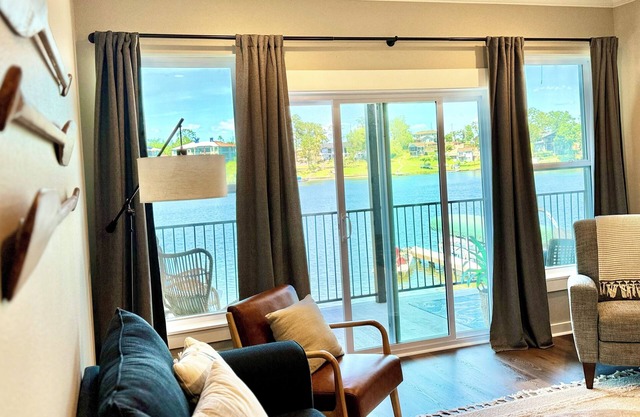 Escape to Lakefront Walk-in on Lake Hamilton!