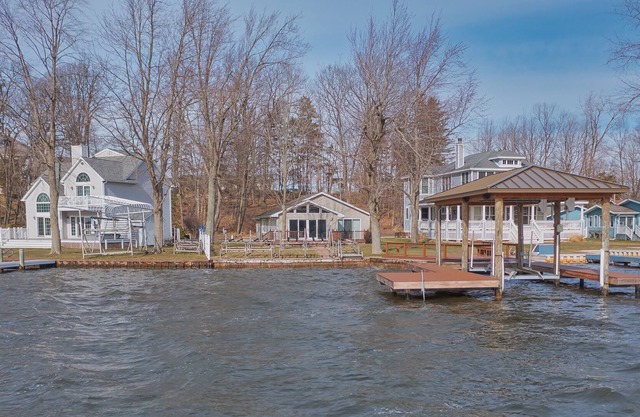 Escape to the Lake - Located on PawPaw Lake - Private Doc and Lake access
