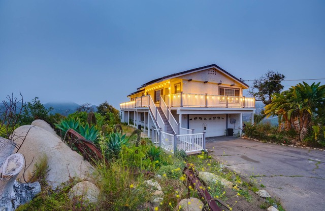 Escondido Hilltop Home w/Deck & Views!