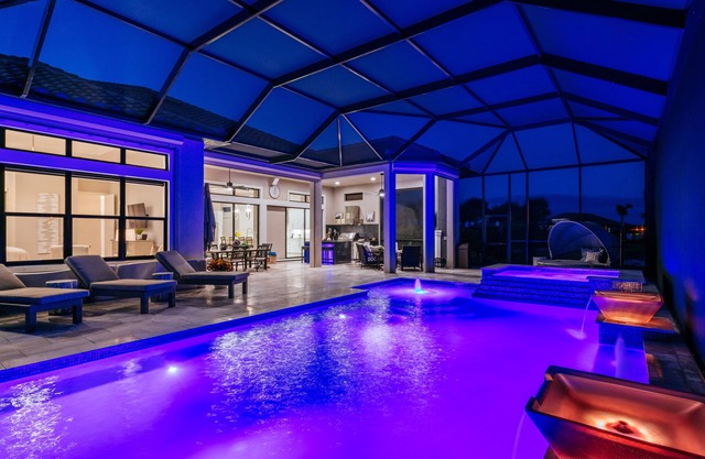 ESPLANADE GOLF/5 Star LUXURY Private Home/Pool/Spa + beaches 8-10 miles!