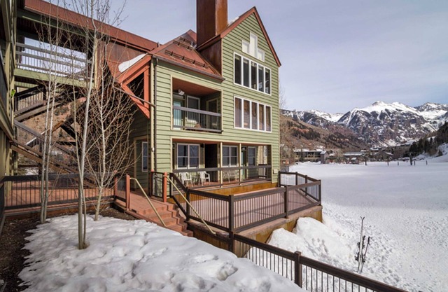 Etta Place 1 by Avantstay Ski In/Ski Out Unit w/Views of the Slopes!