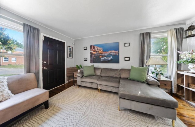 Euclid 3 bedroom 1 bath just 12 min to Cleveland