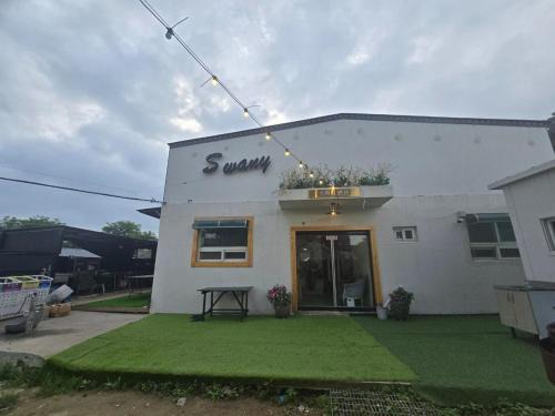 Eulwangri Suwanee Pension