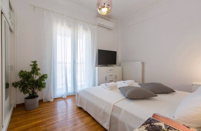 Euphoria apartment - balcony, lift, located neat Corfu old city