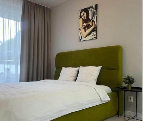 EUROPA22 "Apartament Delux" z wanną - CENTRUM MIASTA balkon z widokiem na park i staw z fontannami