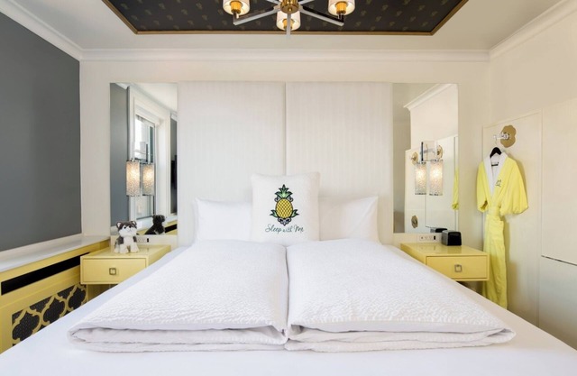 European-style Room w/Lively Bar & Restaurant close to everything!